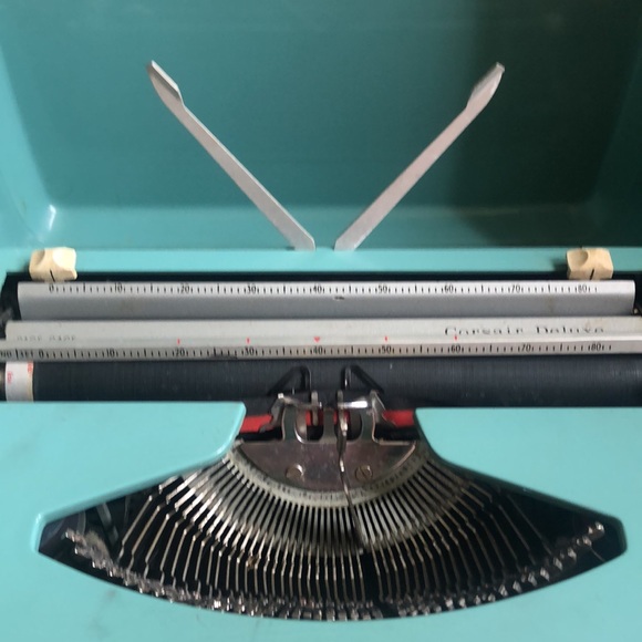 Vintage Smith-Corona Corsair Deluxe typewriter - Picture 13 of 16